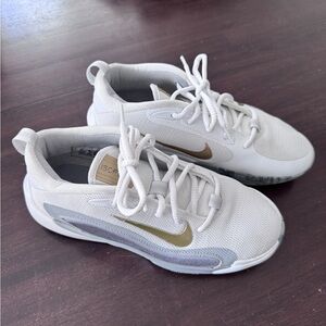 Kids IsoFly Nike Basketball Shoes 5Y